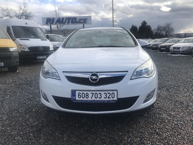 Opel Astra 1.4i 74 KW,KLIMA ,TEMPOMAT.... - fotka 2 z 17
