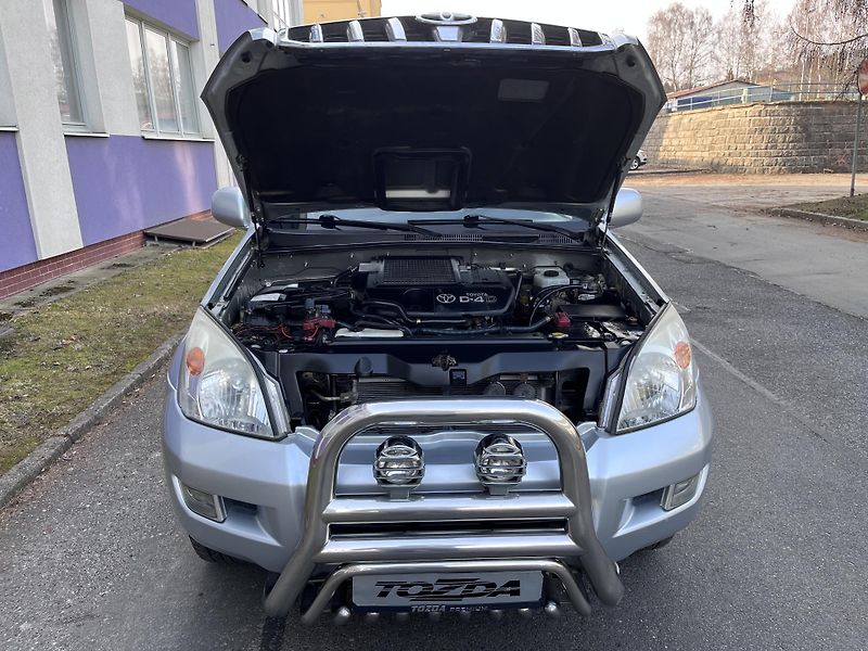 Toyota Land Cruiser 120 3,0D 4WD/automat 8-míst/ČR - fotka 35 z 39