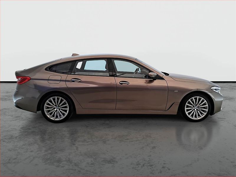 BMW Řada 6 (2018) Luxury Line 640i xDrive GT - fotka 6 z 25