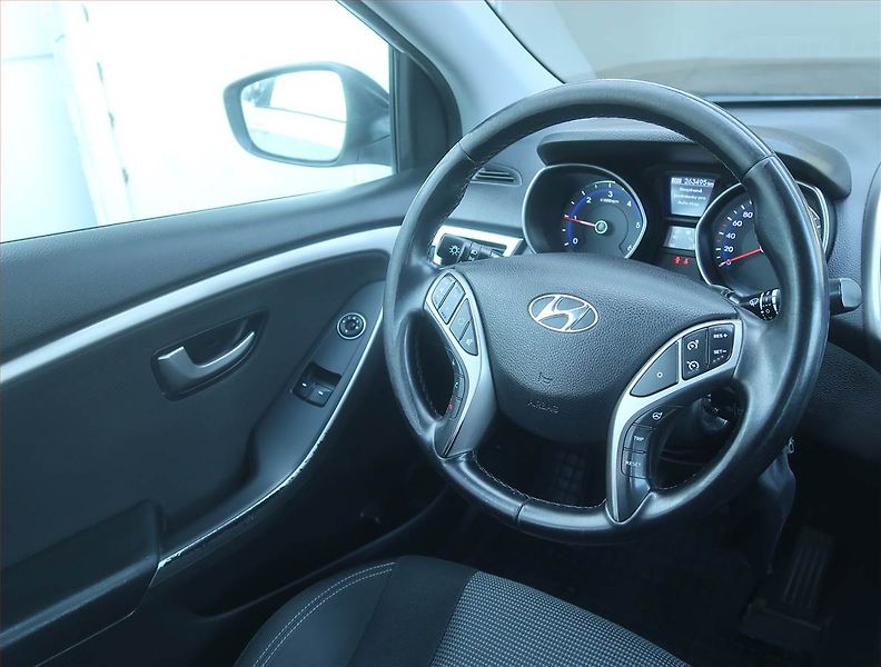 Hyundai i30 (2016) 1.6 CRDi, Serv.kniha, Tempomat - fotka 7 z 14