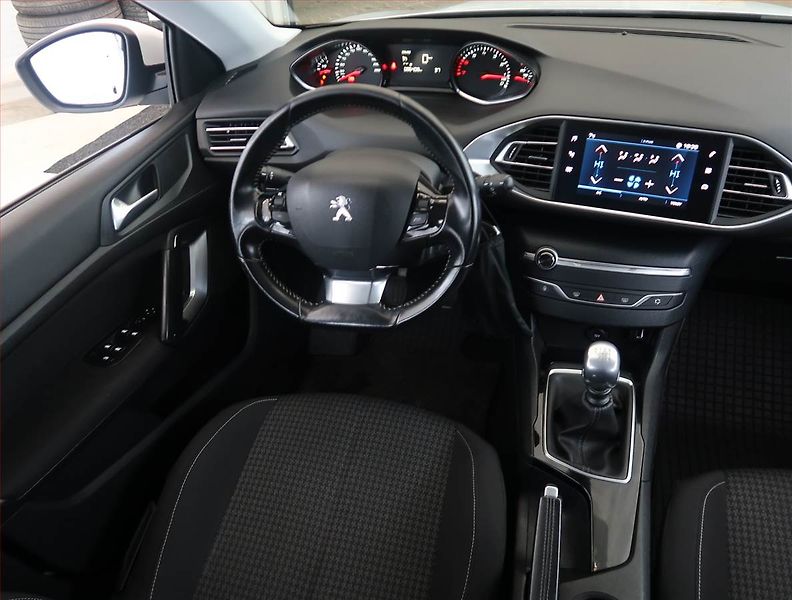 Peugeot 308 (2019) 1.2 PureTech, Serv.kniha - fotka 7 z 14