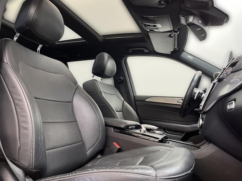 Mercedes-Benz GLS 350d 4MATIC AMG Line - fotka 16 z 25