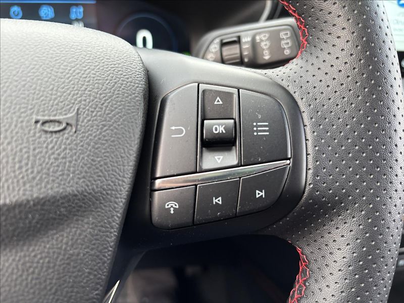 Ford Kuga 1,5 EcoBoost 137kW ST-Line - fotka 26 z 37