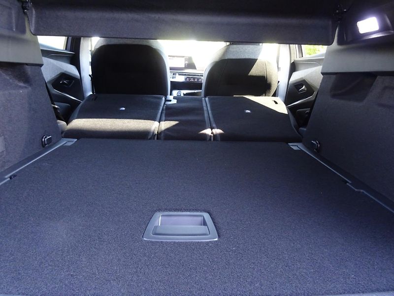 Peugeot 3008 (2026) BUSINESS Hybrid 145k e-DCS6 - fotka 13 z 45