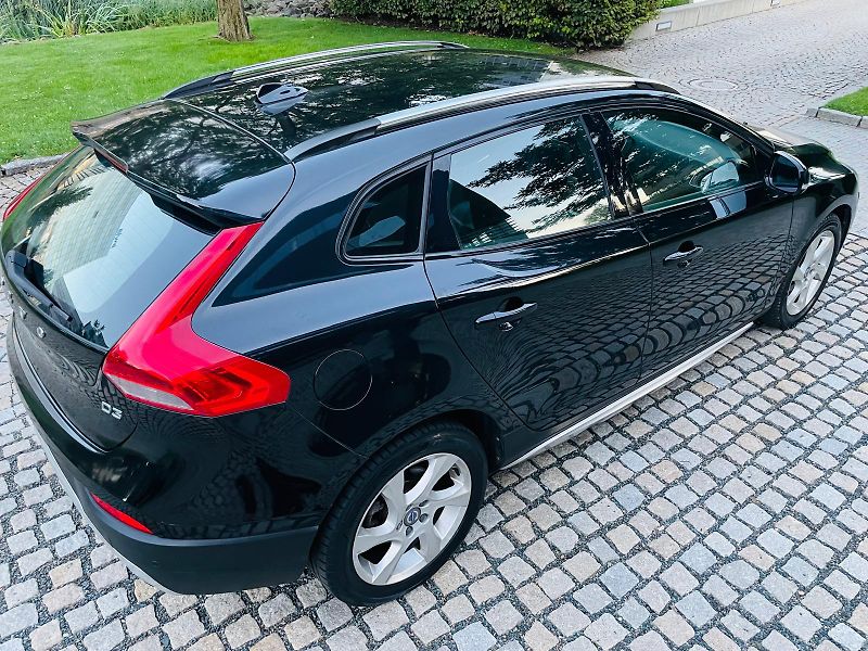 Volvo V40 2.0D3 MANUÁL CROSS SERVISKA  - fotka 11 z 43