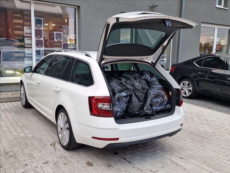 Škoda Octavia 2.0TDI 110kW DSG L&k, ČR, 1.Ma - fotka 40 z 50