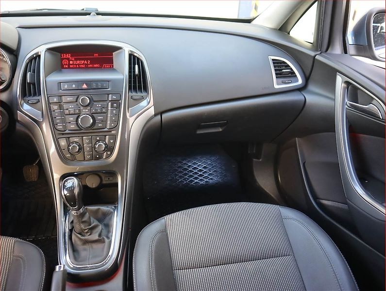 Opel Astra (2013) 1.7 CDTI, Serv.kniha, Xenony - fotka 8 z 15
