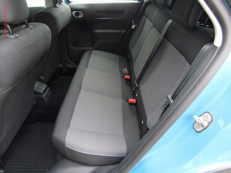 Citroën C4 Cactus (2018) 1.2 VTi, ČR, Feel, AT - fotka 10 z 18