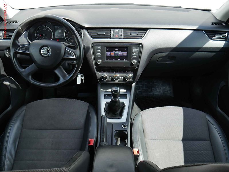 Škoda Octavia (2014) 1.6TDi, AC, tempo, park.asist - fotka 8 z 19