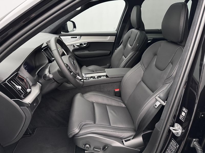 Volvo XC90 (2026) B5 AWD AUT BLACK EDITION ULTRA - fotka 3 z 27