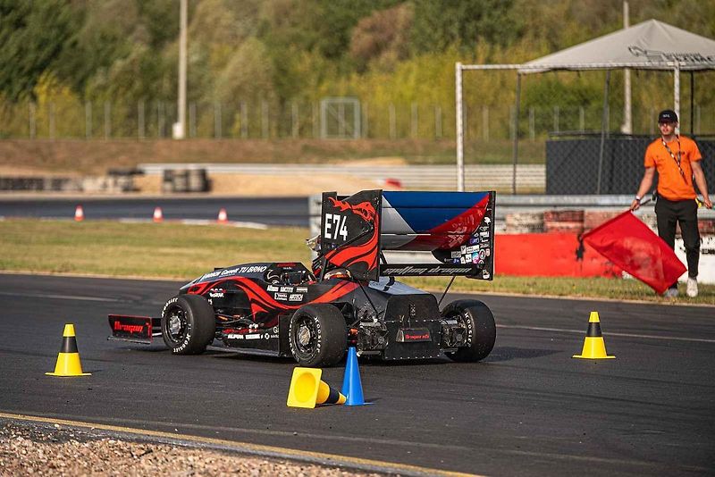 Michael Kohl, dvacetiletý student z Horního Jelení na Pardubicku, se ve svém volném čase podílí na stavbě studentské formule v týmu TU Brno Racing.