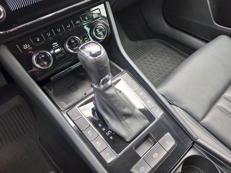 Škoda Superb (2021) Combi L&K DSG 4x4 2,0TDi 147kW - fotka 31 z 35