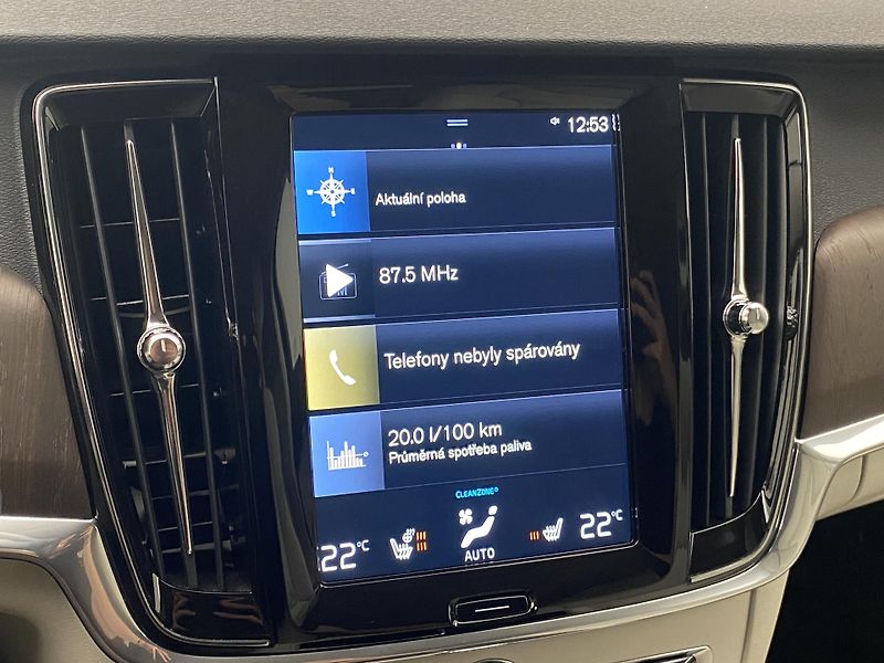 Volvo V90 CC B4 AWD MOMENTUM AUT - fotka 40 z 52