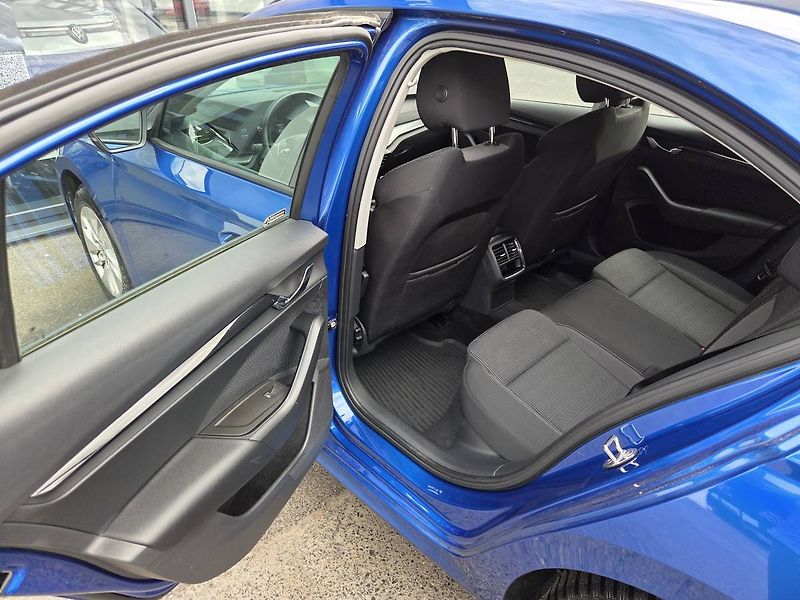 Škoda Octavia 1.5 TSI Ambiente - fotka 22 z 31