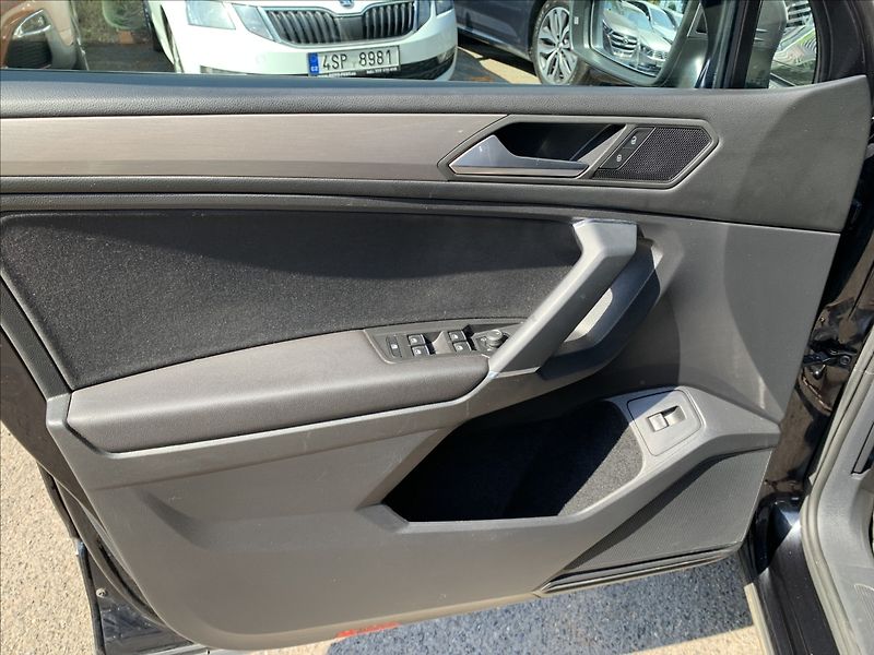 Volkswagen Tiguan 2,0 TDI 4X4 DSG 140KW PANORAMA - fotka 11 z 28