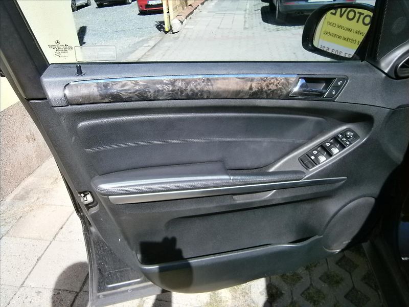 Mercedes-Benz Třídy M 3,5 350 4-MATIC 164 - fotka 11 z 14