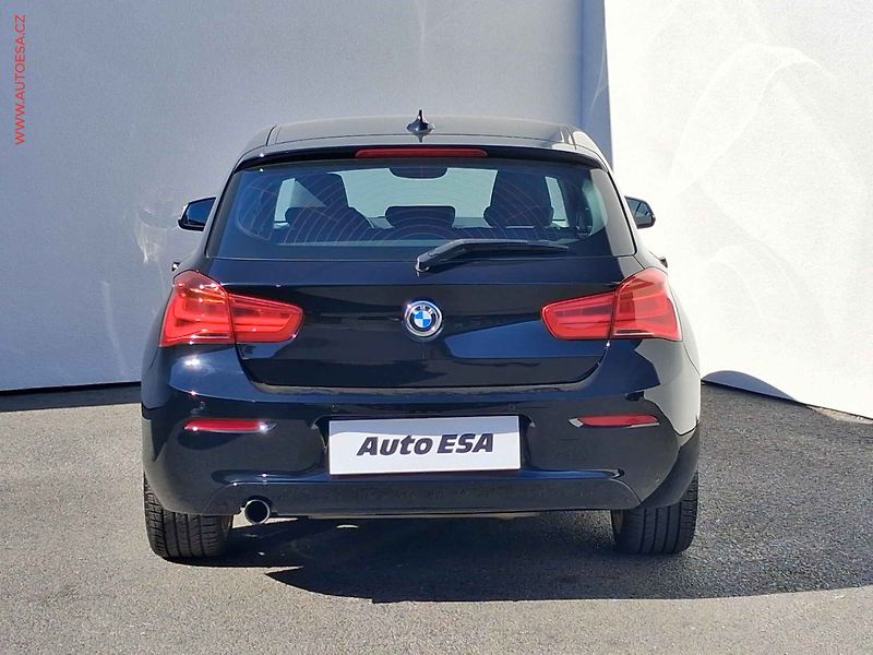 BMW Řada 1 (2018) 1.5i 118i, LED, navi, +ALU - fotka 5 z 21