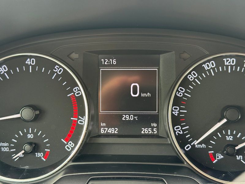 Škoda Fabia (2015) 1.2 TSI 66 kW Style Combi - fotka 9 z 25