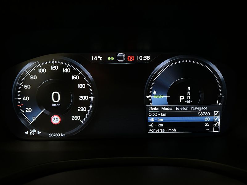 Volvo V60 T6 MOMENTUM RECHARGE AUT - fotka 23 z 44