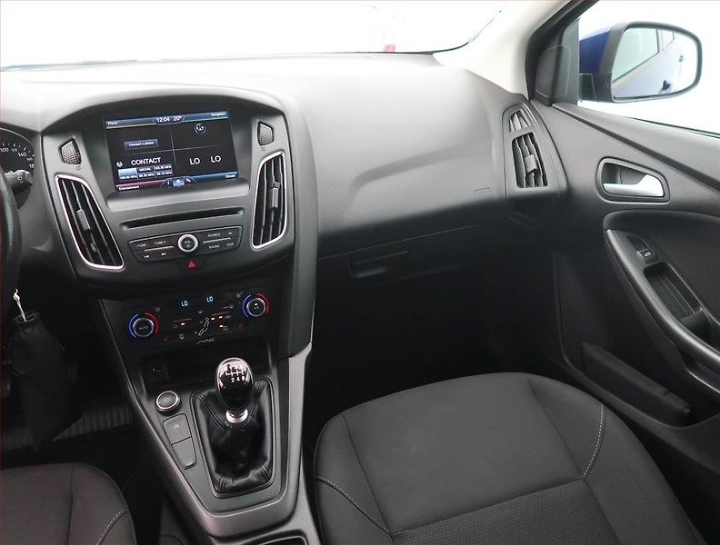 Ford Focus (2015) 1.5 TDCi, Navi, Tempomat - fotka 8 z 17