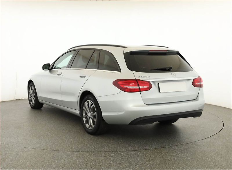 Mercedes-Benz Třídy C (2016) Classic C 220 CDI, Navi - fotka 4 z 21