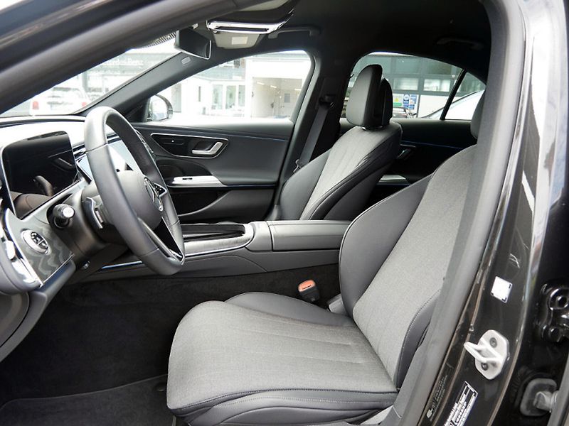 Mercedes-Benz Třídy E 200 4M Avantgarde 360 Distro - fotka 8 z 15