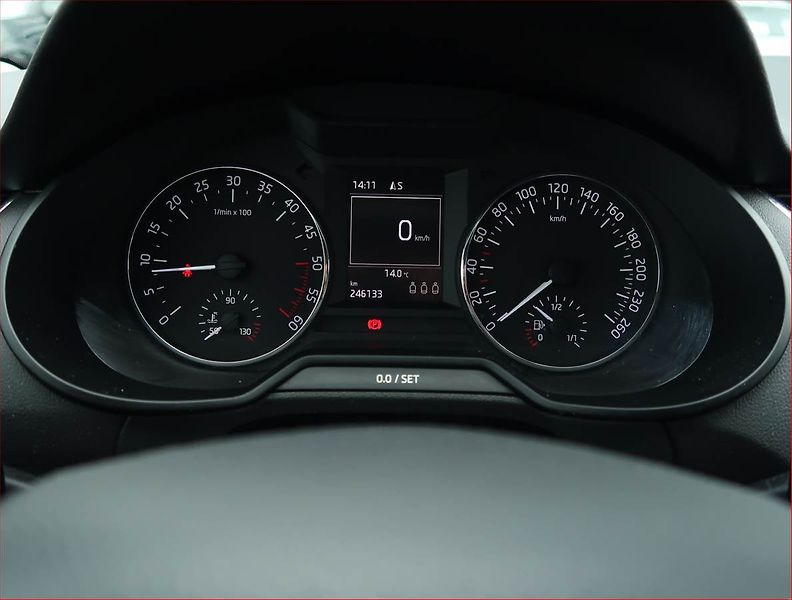 Škoda Octavia (2015) Ambition 1.6 TDI, Tempomat - fotka 11 z 16