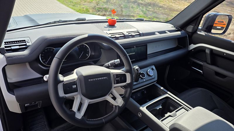Land Rover Defender (2021) TOP STAV VZDUCH VELKÝ SERVIS - fotka 10 z 17