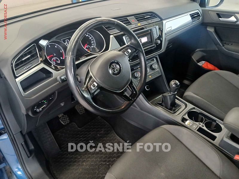 Volkswagen Touran (2016) 2.0TDi, navi, AC - fotka 3 z 3