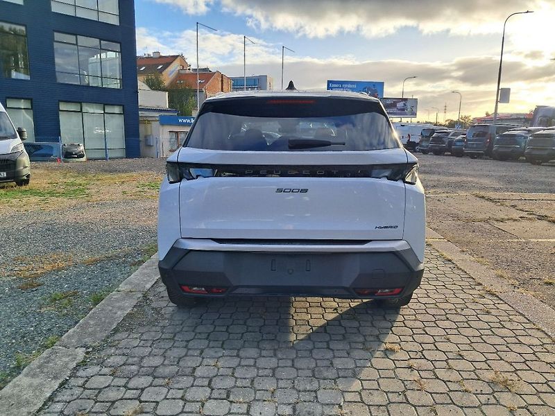 Peugeot 5008 GT Hybrid 136 e-DCS6 - fotka 6 z 10