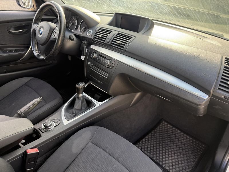 BMW Řada 1 (2009) - fotka 31 z 44