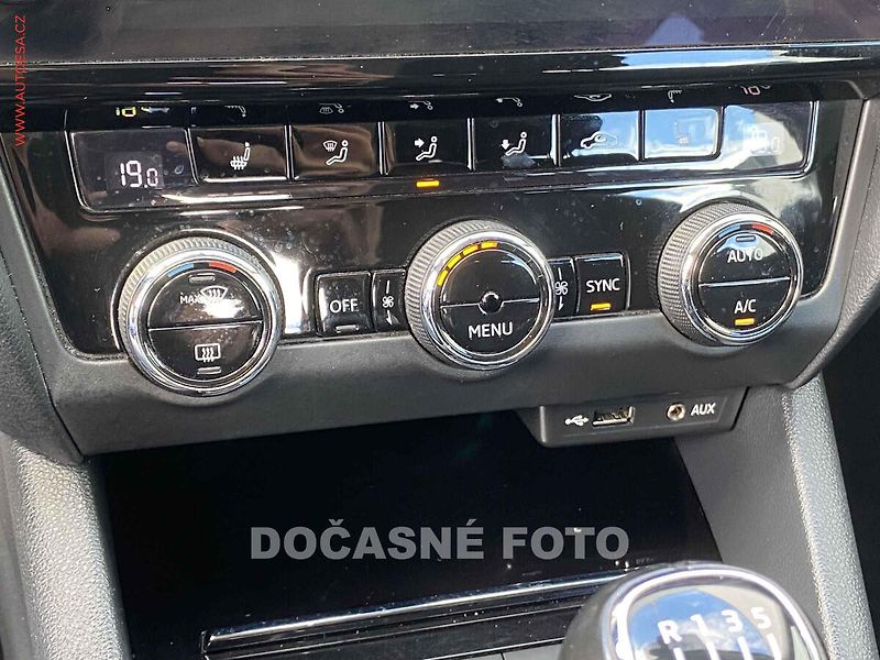 Škoda Octavia (2017) 1.6 TDi, 2.maj,ČR, Style, LED - fotka 14 z 16
