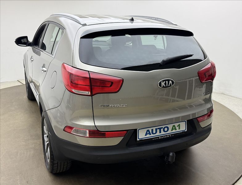 Kia Sportage 2,0 4X4 DPH VÝHŘEV TAŽNÉ ČR - fotka 6 z 33