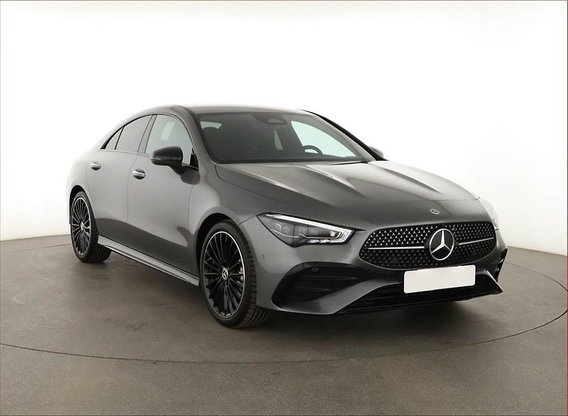 Mercedes-Benz CLA (2025) 180 d, AMG Line - fotka 1 z 24