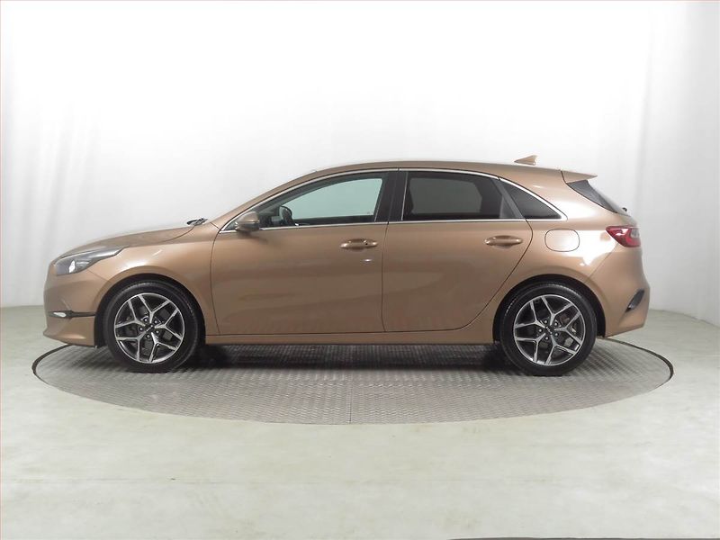 Kia Ceed (2021) Gold 1.5 T-GDI, Serv.kniha - fotka 3 z 19