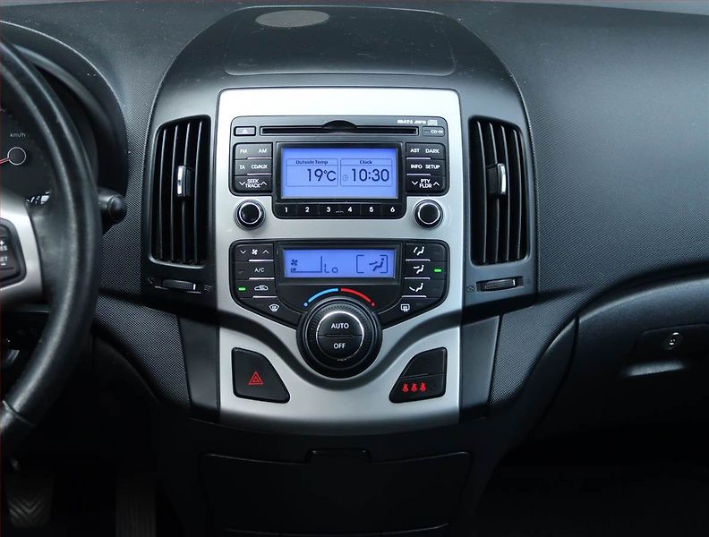 Hyundai i30 (2012) 1.6 CVVT, Tempomat - fotka 12 z 15