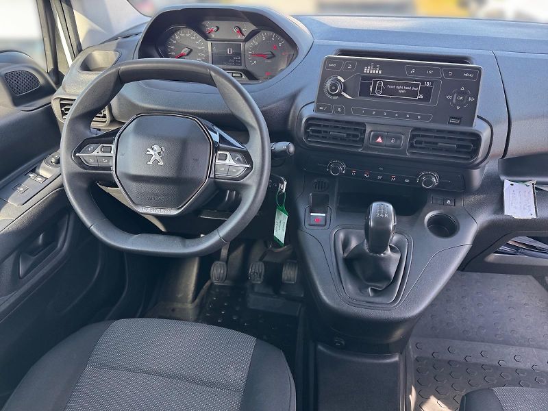 Peugeot Partner (2021) L1 1.5BHDI 75kW TAŽNÉ CZ DPH - fotka 9 z 11