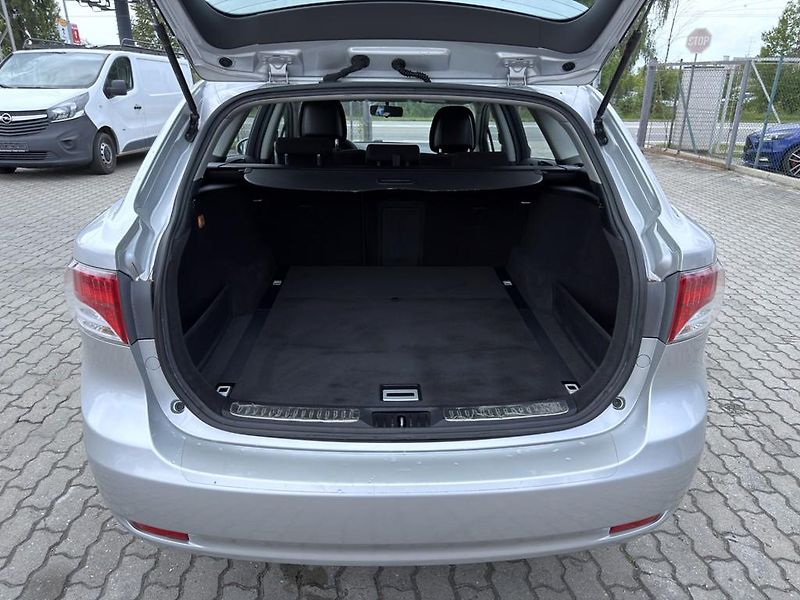 Toyota Avensis 1.8i 108 kW navi. serviska - fotka 9 z 17