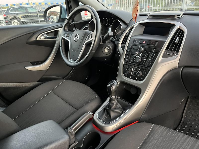 Opel Astra (2011) J KOMBI 1,6 i - fotka 10 z 13