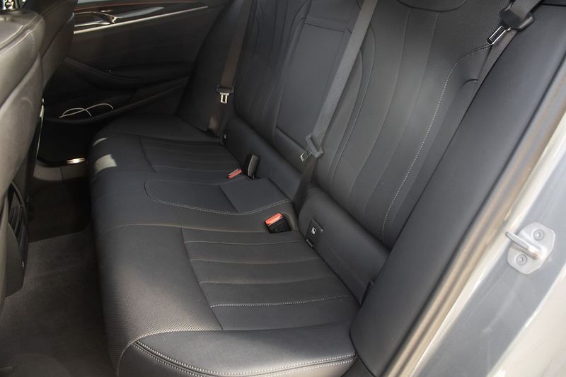 BMW Řada 5 530d, 210kW,48V, MHEV, DPH - fotka 27 z 29