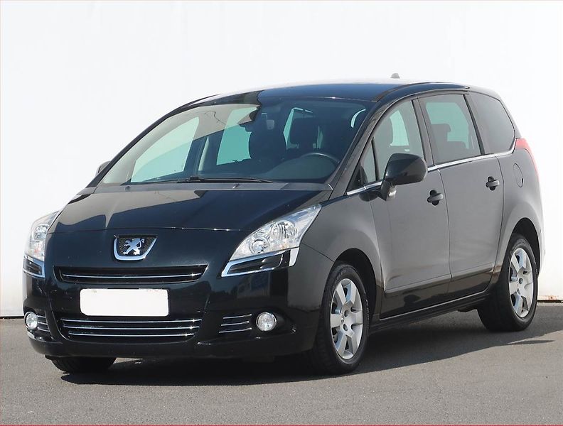 Peugeot 5008 (2013) 1.6 HDi, Automat, 7 míst - fotka 2 z 21