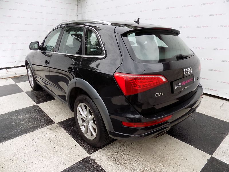 Audi Q5 (2010) 2.0TDI/4x4/Bi-xenon/LED/ - fotka 3 z 38