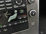 Volvo XC60 2,4 D3 4X4 AUT. VÝHŘEV LED ČR - náhled 21