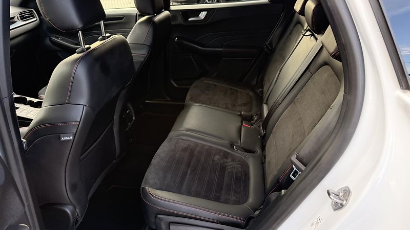 Ford Kuga (2022) 2.0d ST-Line,4x4,ČR,SERVIS - fotka 28 z 44