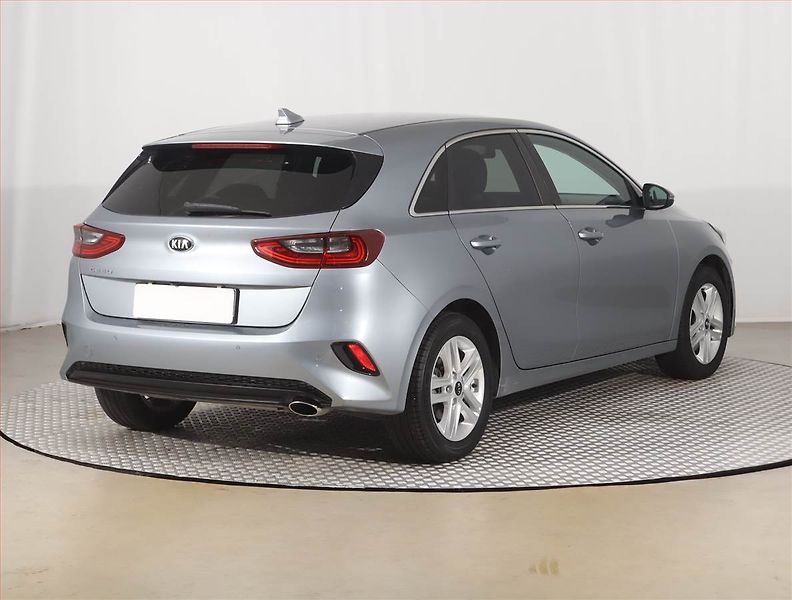 Kia Ceed (2021) Silver 1.5 T-GDI, Serv.kniha - fotka 5 z 20