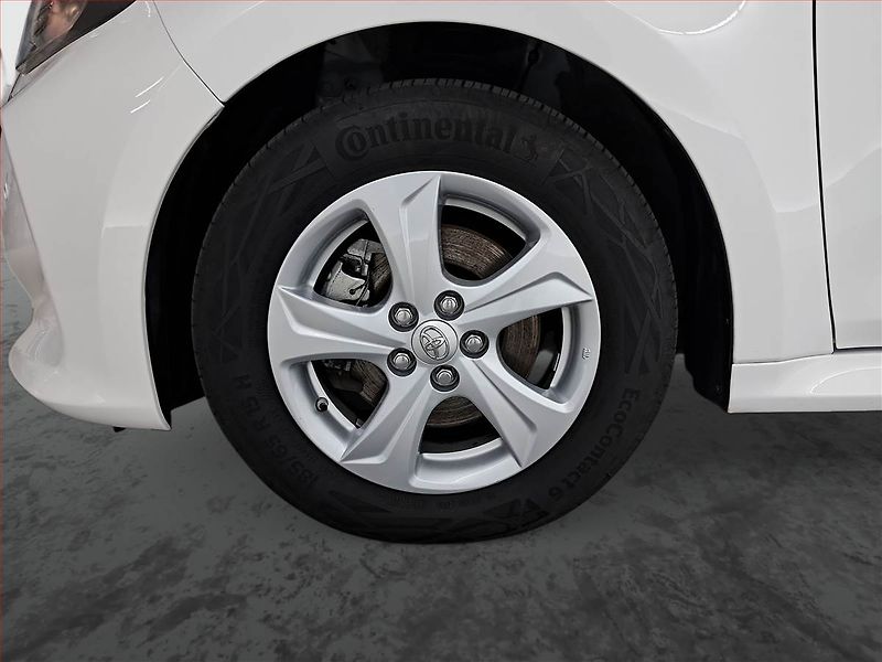 Toyota Yaris (2021) 1.5 VVT-i Hybrid, Automat, ČR - fotka 15 z 17