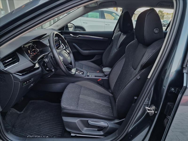 Škoda Octavia 1.4 TSI iV 150kW DSG Style,ČR - fotka 19 z 48