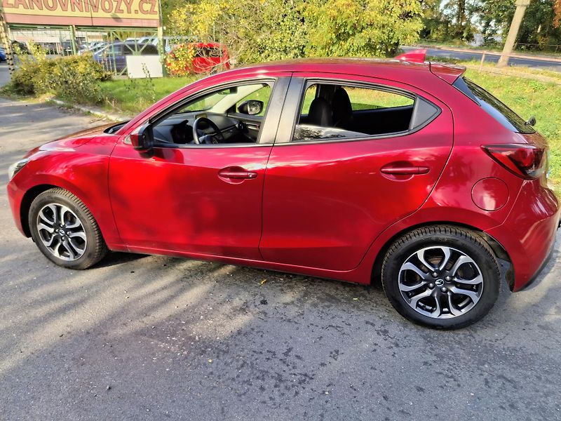 Mazda 2 1.5 benzin Rezervace - fotka 6 z 31