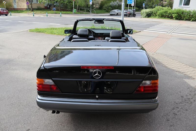 Mercedes-Benz 124 E320 CABRIO 162kW - fotka 47 z 50