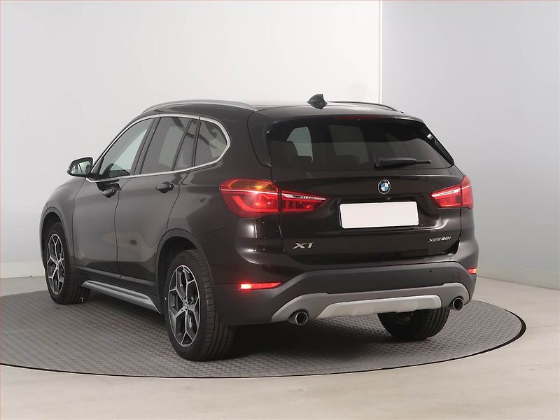 BMW X1 (2018) xDrive20i, 4X4, Automat - fotka 4 z 19